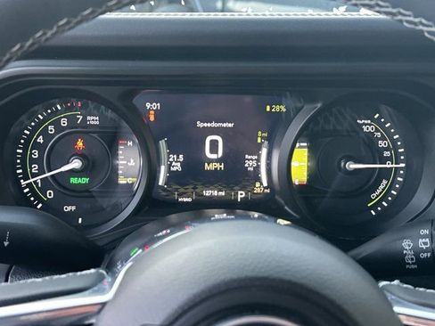 Certified 2025 Jeep Wrangler Unlimited Sahara w/ Safety Group image 31