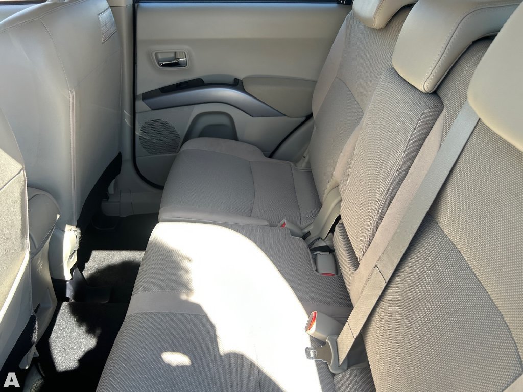 Used 2009 Mitsubishi Outlander XLS FWD image 16