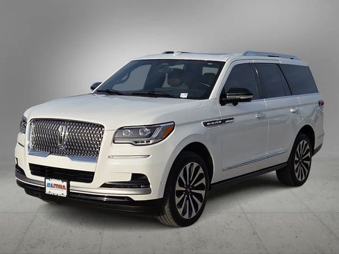 Used 2023 Lincoln Navigator Reserve AWD/4WD image 4