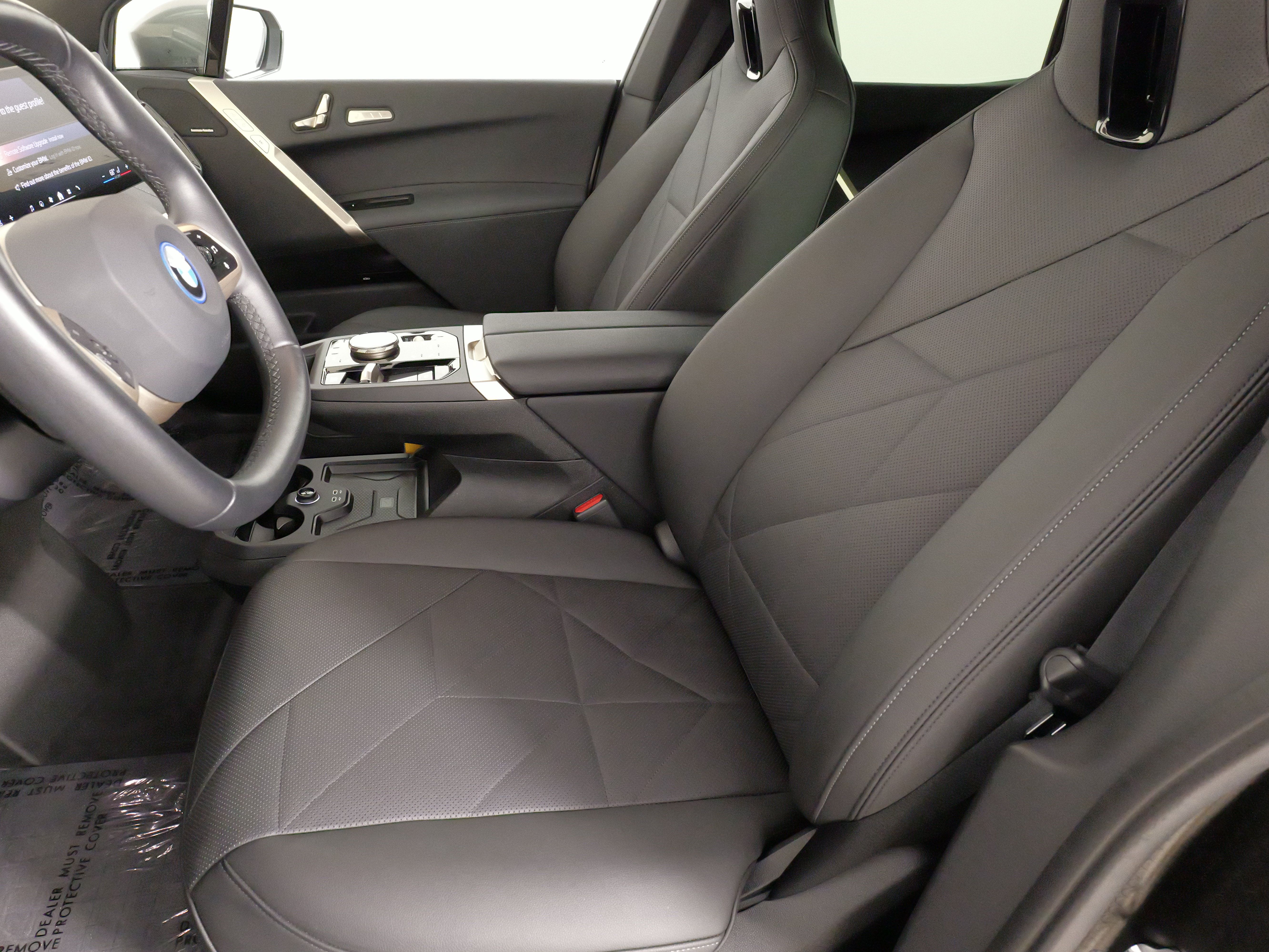 Used 2024 BMW iX xDrive50 AWD/4WD image 31