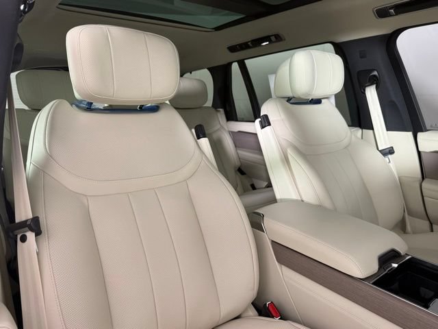 New 2026 Land Rover Range Rover Long Wheelbase Autobiography AWD/4WD image 30