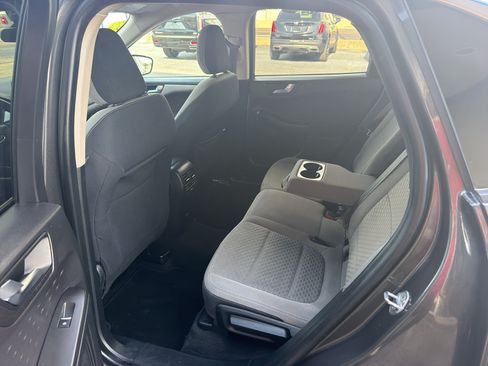 Used 2020 Ford Escape SE FWD image 9