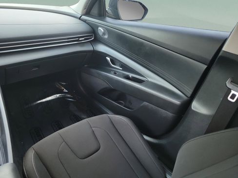 Used 2023 Hyundai Elantra SEL w/ Preferred Accessory Package FWD image 11