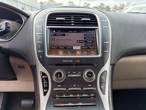 Used 2019 Lincoln Nautilus Select image 19