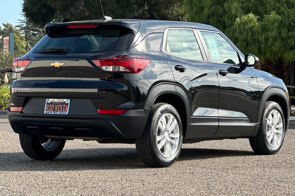Used 2023 Chevrolet TrailBlazer LS FWD image 4