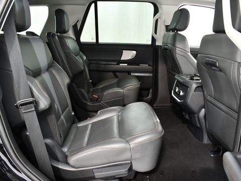 Used 2025 Ford Expedition Active AWD/4WD image 19