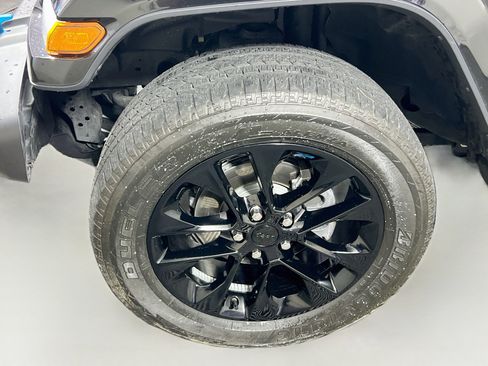 Used 2022 Jeep Wrangler Unlimited Sahara AWD/4WD image 13