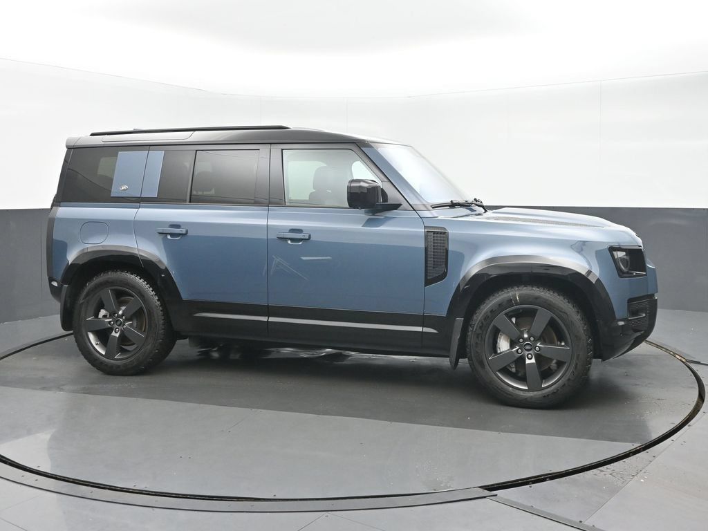 Used 2020 Land Rover Defender 110 SE AWD/4WD image 2