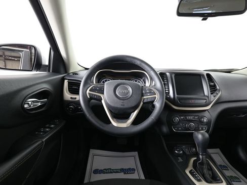 Used 2015 Jeep Cherokee Latitude w/ Cold Weather Group AWD/4WD image 28