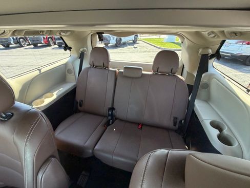 Used 2020 Toyota Sienna Limited Premium w/ Carpet Mat Package AWD/4WD image 23