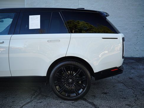 Used 2022 Land Rover Range Rover SE image 11