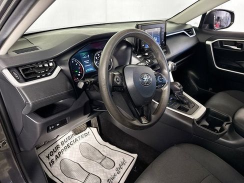 Used 2021 Toyota RAV4 XLE AWD/4WD image 9