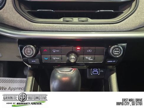 Used 2024 Jeep Compass Latitude AWD/4WD image 19