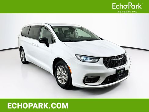 Used 2024 Chrysler Pacifica Touring-L FWD image 1