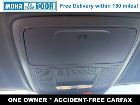 Used 2025 Chevrolet Traverse LT image 30