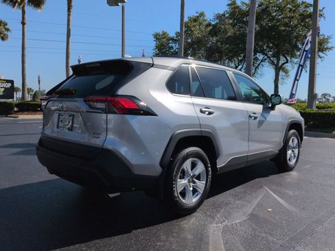Used 2021 Toyota RAV4 XLE AWD/4WD image 4
