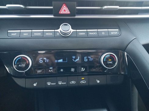 Used 2024 Hyundai Elantra SEL w/ Convenience Package image 10