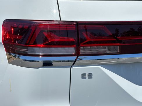 Used 2025 Volkswagen Atlas SE FWD image 25
