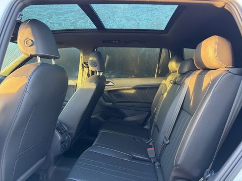 Used 2022 Volkswagen Tiguan SE R-Line image 10