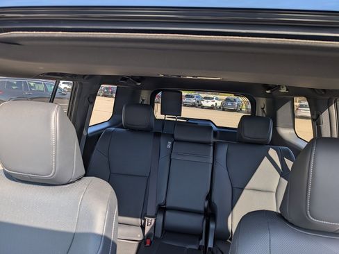 Used 2025 Lexus GX 550 w/ Accessory Package (Z1) image 19