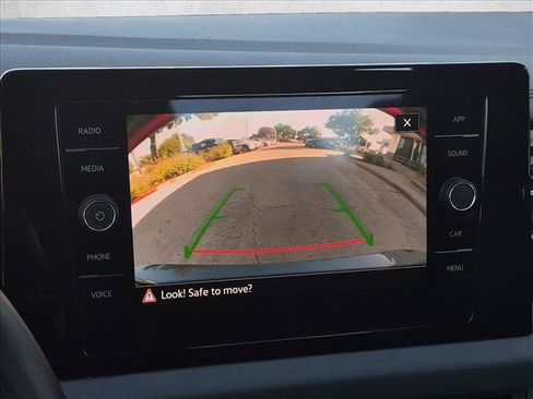 Used 2025 Volkswagen Jetta SE FWD image 13