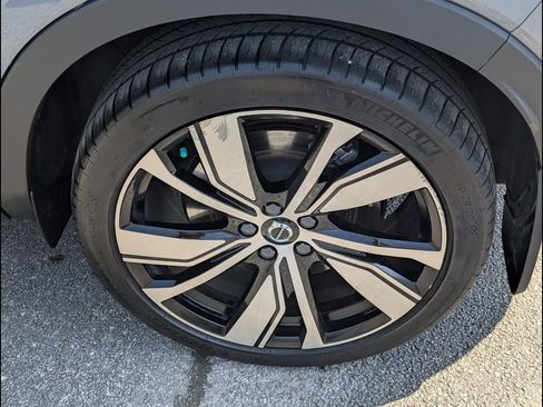 Used 2022 Volvo XC40 P8 Recharge Plus image 22