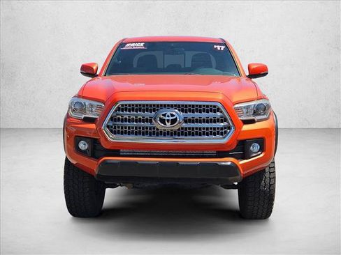 Used 2017 Toyota Tacoma TRD Off-Road w/ Tow Package AWD/4WD image 2