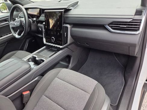 Used 2025 GMC Acadia Elevation FWD image 16