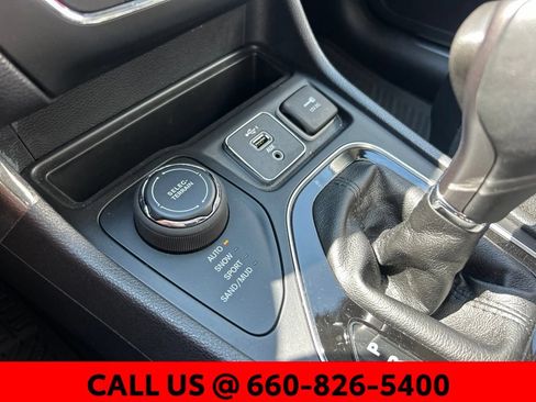 Used 2019 Jeep Cherokee Limited AWD/4WD image 20