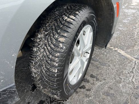 Used 2024 Chevrolet Equinox LT image 38