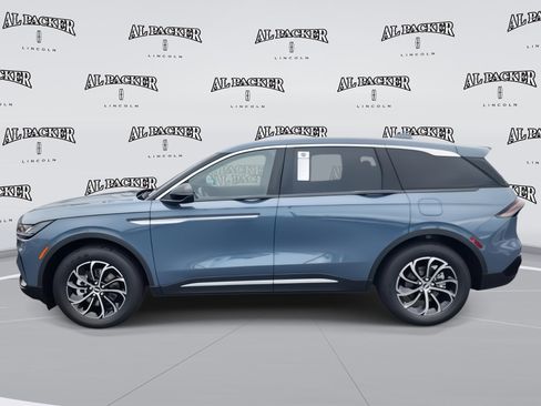 New 2025 Lincoln Nautilus Premier image 2