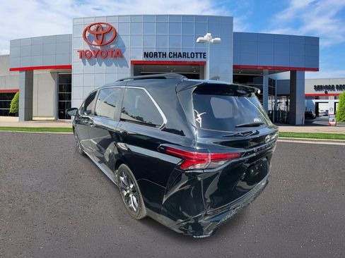 Used 2021 Toyota Sienna XSE image 6