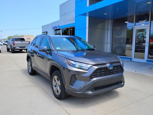 Used 2024 Toyota RAV4 XLE AWD/4WD image 3