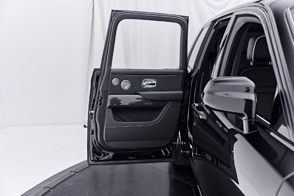 Used 2025 Rolls-Royce Cullinan Black Badge AWD/4WD image 34