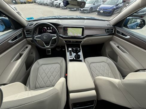 Used 2025 Volkswagen Atlas SEL Premium R-Line image 9