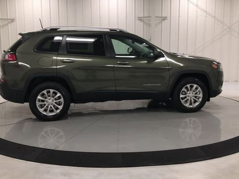 Used 2021 Jeep Cherokee Latitude AWD/4WD image 9