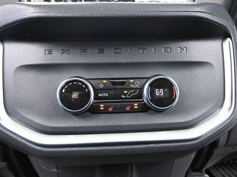 Used 2025 Ford Expedition Max Platinum w/ Stealth Appearance Package AWD/4WD image 47