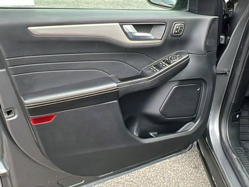 Used 2022 Ford Escape SEL w/ Technology Package image 15