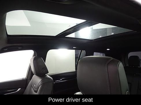 Used 2023 Cadillac XT6 Premium Luxury image 10