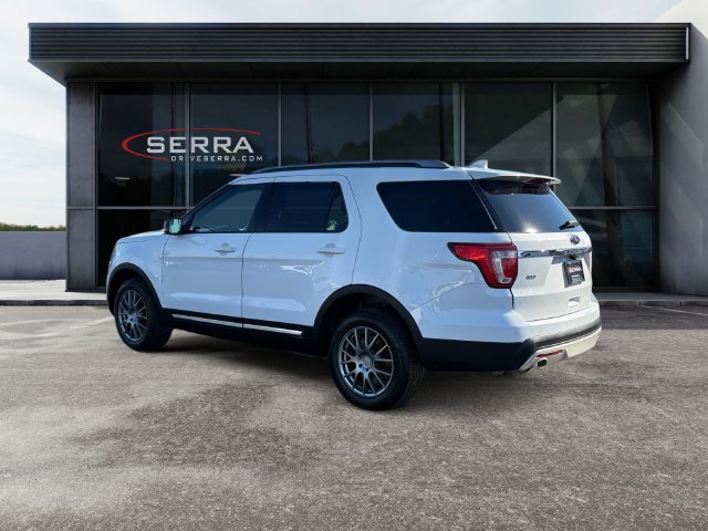 Used 2017 Ford Explorer XLT w/ Equipment Group 201A AWD/4WD image 3