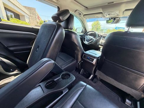 Used 2017 Toyota Highlander Limited AWD/4WD image 40