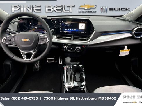 New 2026 Chevrolet Trax LT w/ LT Convenience Package FWD image 15