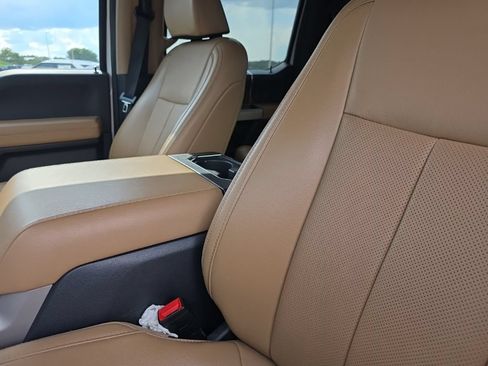 Used 2022 Ford F250 Lariat w/ Lariat Ultimate Package AWD/4WD image 13