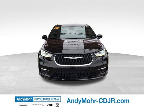 Used 2025 Chrysler Pacifica Select FWD image 2