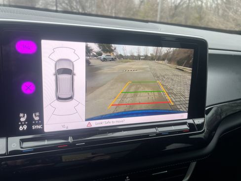 Certified 2024 Volkswagen Atlas Cross Sport SEL R-Line image 24