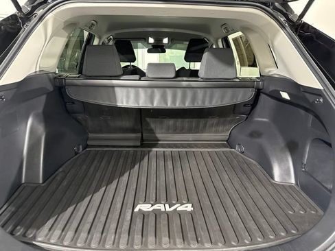 Used 2022 Toyota RAV4 LE AWD/4WD image 10