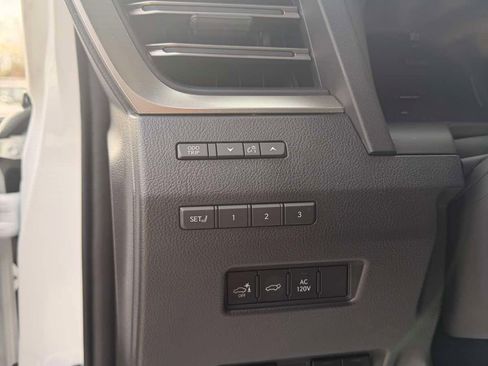 Used 2025 Lexus GX 550 AWD/4WD image 12