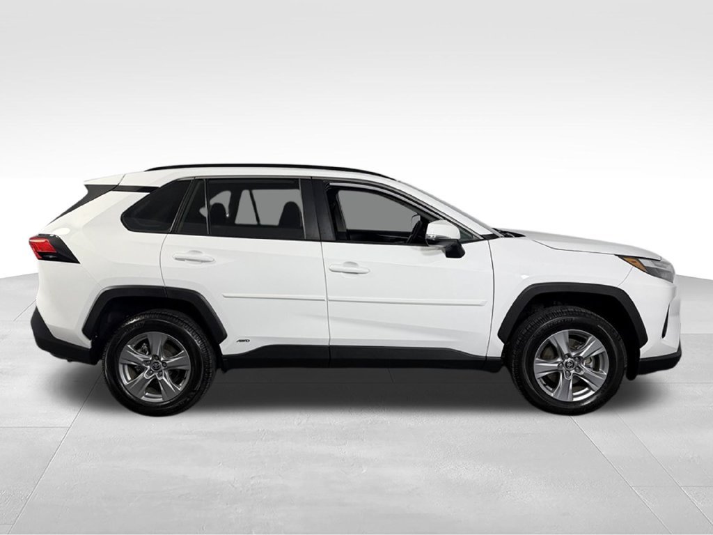Used 2025 Toyota RAV4 XLE AWD/4WD image 4