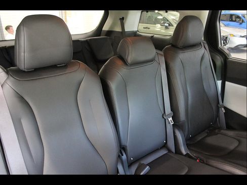 Used 2022 Kia Carnival EX FWD image 21