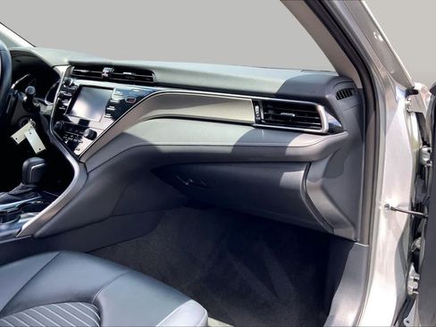 Used 2019 Toyota Camry SE FWD image 17